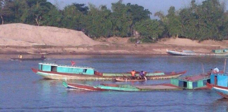 যাদুকাটায় পাড় কাটা বন্ধ হলেও ড্রেজারের তাণ্ডব চলছে