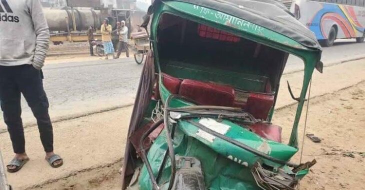 বগুড়ায় পিকআপ-অটোরিকশার সংঘর্ষে প্রাণ গেল দু’জনের