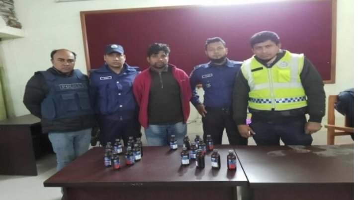 ঠাকুরগাঁওয়ে ২০ বোতল ফেন্সিডিল সহ আটক ২