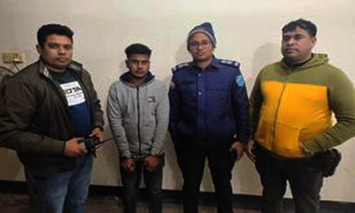 আশুলিয়ায় ২০০ লিটার চোলাই মদসহ এক ব্যবসায়ীকে আটক