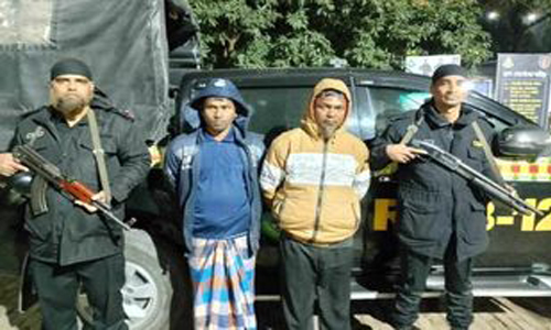 বগুড়ায় র‍্যাবের অভিযানে ২৪২বোতল ফেন্সিডিলসহ দইজন গ্রেফতার