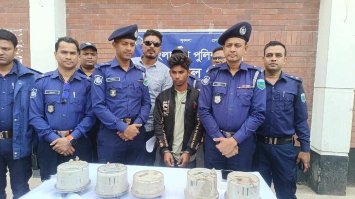 চাঁপাইনবাবগঞ্জ সদর মডেল থানা পুলিশের অভিযানে গ্রেপ্তার-১