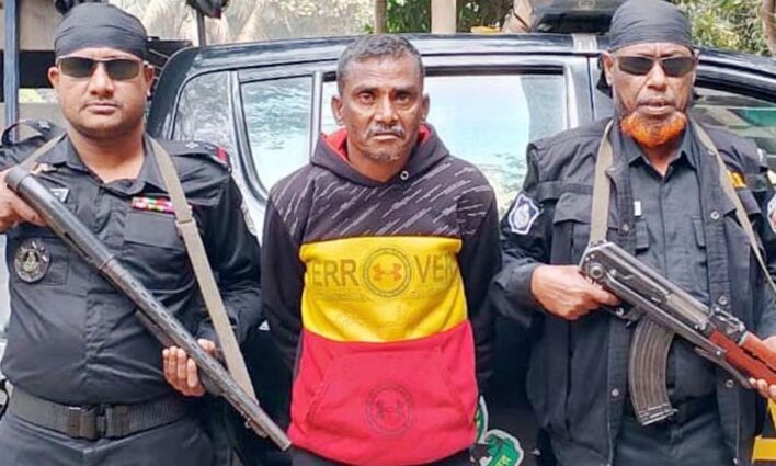 সান্তাহারে বঁটি দিয়ে স্ত্রীকে কুপিয়ে হত্যা, স্বামী ঢাকাতে গ্রেপ্তার