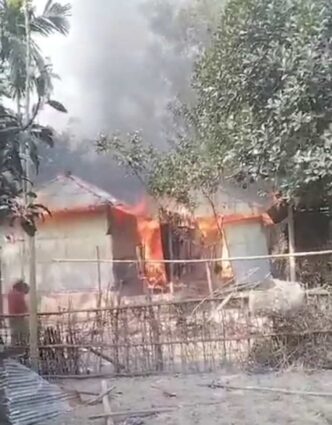 বোদায় আগুনে পুড়ে ছাই ২ টি বস্তি ও বাড়ি