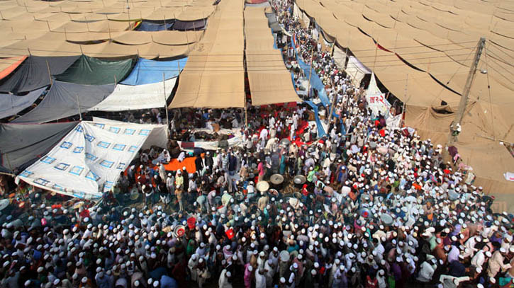টঙ্গীর তুরাগতীরে মুসল্লিদের ঢল