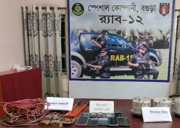 বগুড়ায় বৈদ্যুতিক মিটার চুরির চক্রের মূলহোতাসহ গ্রেফতার-০৩