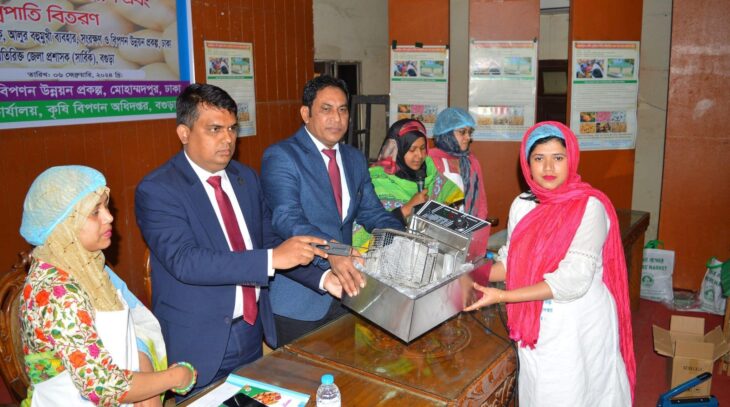 বগুড়ায় উদ্যোক্তা উন্নয়ন প্রশিক্ষণ ও প্রক্রিয়াজাতকরণ যন্ত্রপাতি বিতরণ