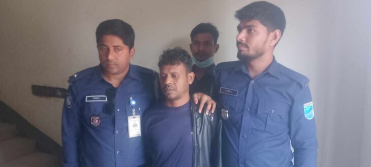 পারিবারিক কলহের জেরে স্ত্রীকে কুপিয়ে হত্যা,গ্রেফতার স্বামী