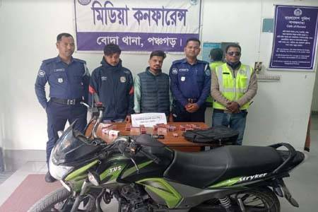 পঞ্চগড়ের বোদায় ২৪০০ পিচ ট্যাপেন্ডাডল ট্যাবলেটসহ ২ মাদক ব্যবসায়ী আটক