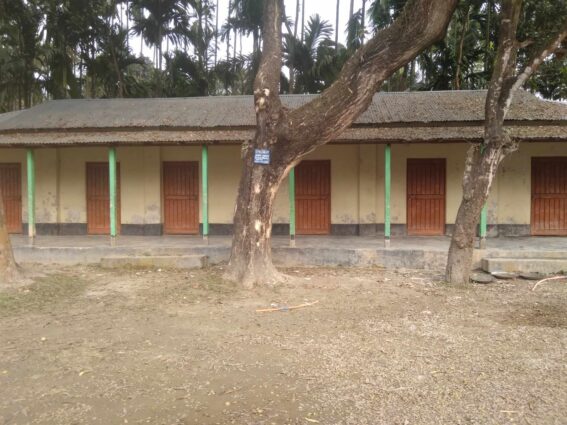 কালিরহাট বিদ্যালয় প্রতিষ্ঠাকালীন কর্মচারীদের বাদ দিয়ে গোপনে নিয়োগ