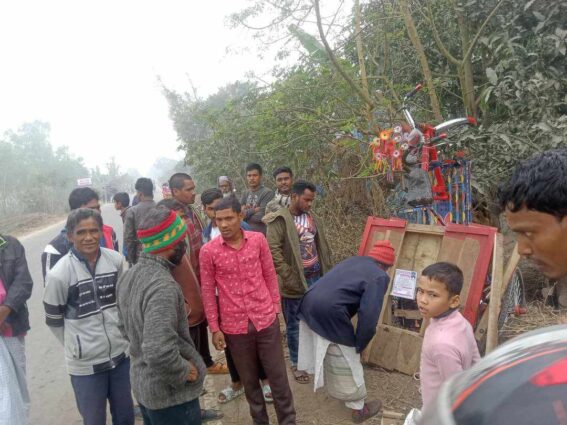 ঠাকুরগাঁওয়ে সড়ক দুর্ঘটনায় ভ্যান চালকের এক পা বিচ্ছিন্ন