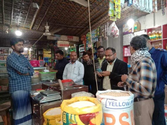 ফুলবাড়ী উপজেলা প্রশাসনের ৫ জন ব্যবসায়ীকে জরিমানা