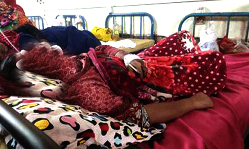 কুড়িগ্রামে সুদের টাকার চাপে গলায় ফাঁস দিয়ে আত্মহত্যার চেষ্টা গৃহবধূর