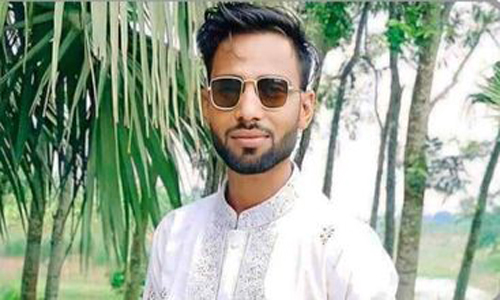 নওগাঁয় মাদক সেবন কালে ছাত্রলীগ নেতা হাতেনাতে ধরা!