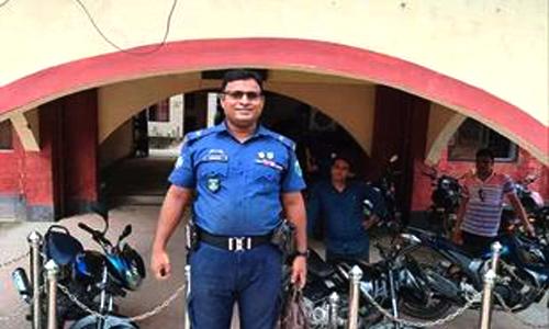 পাঁচবিবিতে চোর ডাকাতের আতঙ্কের নাম এ এস আই সোহেল