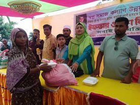 সুনামগঞ্জে খাদ্য সামগ্রী ও ইফতার বিতরণ
