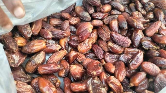 ঠাকুরগাঁওয়ে সরকার নির্ধারিত মূল্যের চেয়ে বেশি দামে বিক্রি হচ্ছে খেজুর
