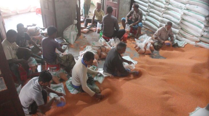 টিসিবির পণ্য প্যাকেটজাতে লাখ লাখ টাকা হাতিয়ে নেয়ার অভিযোগ সরকারি কর্মচারির বিরুদ্ধে