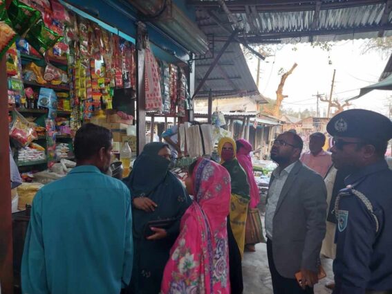 ফুলবাড়ী উপজেলা প্রশাসনের বাজার মনিটরিং