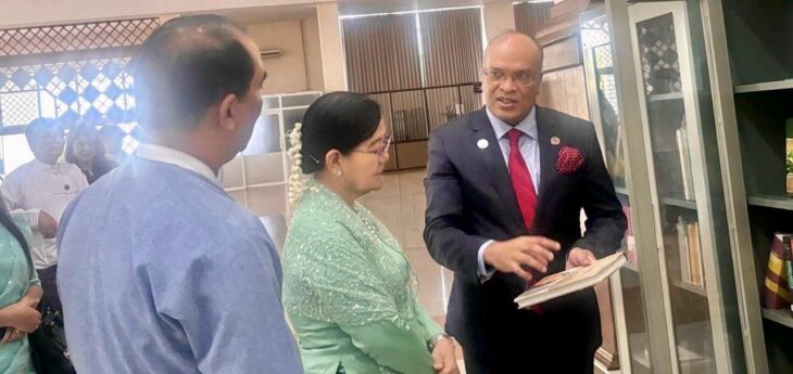 মিয়ানমারের জাতীয় গ্রন্থাগারে বই অনুদান দিয়েছে বাংলাদেশ দূতাবাস