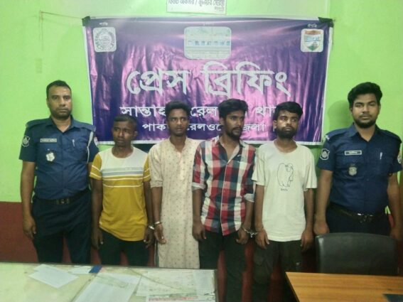 সান্তাহারে পথচারীকে ছুরির ভয় দেখিয়ে ছিনতাই গ্রেপ্তার ৪