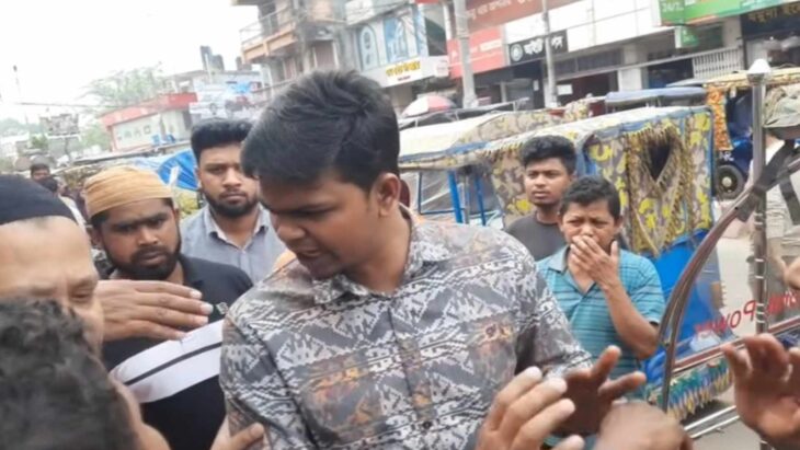 ভাড়া চাওয়ায় বৃদ্ধ রিকশা চালককে যুবকের থাপ্পর