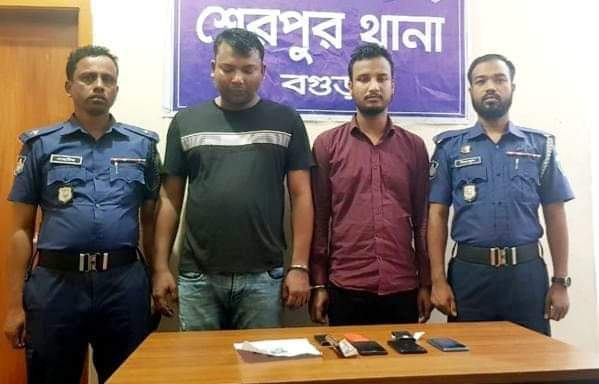 পুলিশের উধর্বতন কর্মকর্তা পরিচয়ে প্রতারণার অভিযোগে গ্রেফতার-২