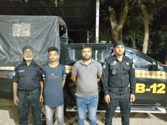 বগুড়ায় র‍্যাবের অভিযানে ৮৪ বোতল ফেন্সিডিলসহ গ্রেফতার-২