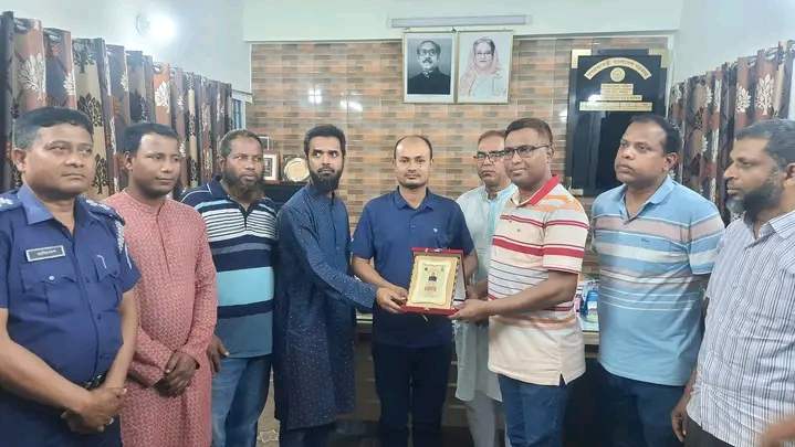 পঞ্চগড় বোদা থানার বিদায়ী সংবর্ধনা ও ক্রেস্ট বিতরন