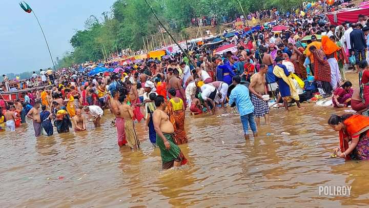 সুনামগঞ্জে যাদুকাটার পণর্তীথে পূণ্যর্থীদের ঢল