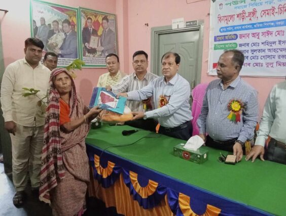 শিবগঞ্জে পউস ফাউন্ডেশনের উদ্যোগে ঈদ সামগ্রী বিতরণ