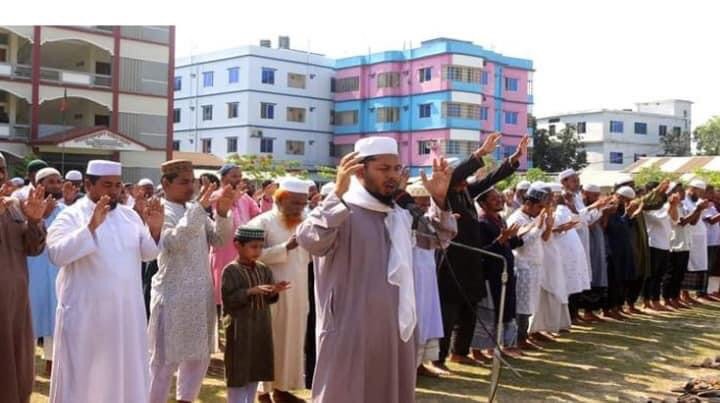 বৃষ্টির আশায় নওগাঁর বিভিন্ন উপজেলায় ইসতিসকার নামাজ আদায়