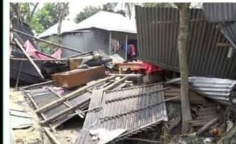 কালবৈশাখী ঝড়ে তচনচ হয়ে গেছে ঘর বাড়ি