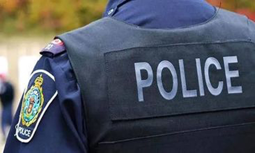 বগুড়ায় মদ্যপ যুবকের ককটেল হামলায় দুই পুলিশ আহত