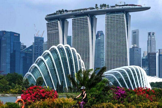 সিঙ্গাপুরকে দুই বিলিয়ন ডলার কালো টাকার যে মামলা নাড়িয়ে দিয়েছে