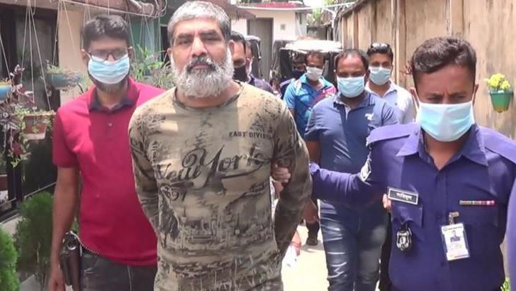 এজেন্সির ফোন’ ও বিতর্কিত আইন, সংবাদ প্রচারে নানামুখী চাপ বাংলাদেশে