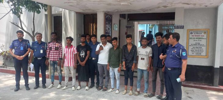 সাভারে পুলিশের ছিনতাই ও মাদকবিরোধী বিশেষ অভিযানে গ্রেফতার 