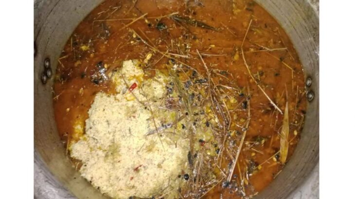 খিচুড়ির রান্নার সময় ডেক্সিতে ময়লা ফেলে আহার নষ্ট করলেন এসিল্যান্ড