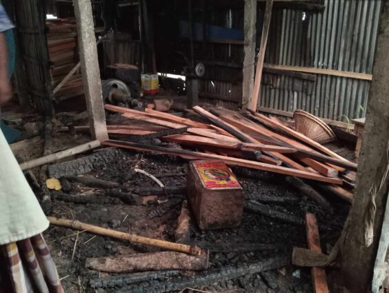 স’মিলে আগুন লেগে কয়েক লাখ টাকার ক্ষয়ক্ষতি