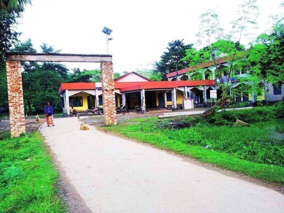 পুরুষের নামের পাশে নারীর ছবি ভুয়া বানিয়ে কার্ডে চাল তোলে ডিলার