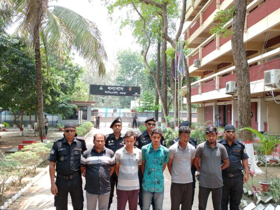 বগুড়ায় ফেন্সিডিলসহ ৫ মাদক কারবারী গ্রেপ্তার