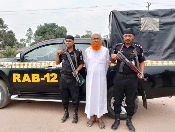 বগুড়ায় যাবজ্জীবন সাজাপ্রাপ্ত পালাতক আসামী র‍্যাবের হাতে গ্রেফতার