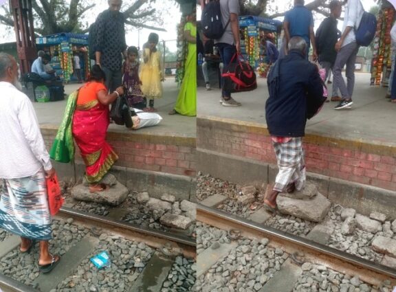 সান্তাহার জংশন স্টেশনে যাত্রীরা ব্যবহার করে না রেলওয়ের ফুট ওভারব্রিজ