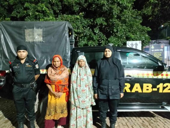 ৯৯ বোতল ফেন্সিডিলসহ দুই নারী মাদক ব্যবসায়ী গ্রেফতার