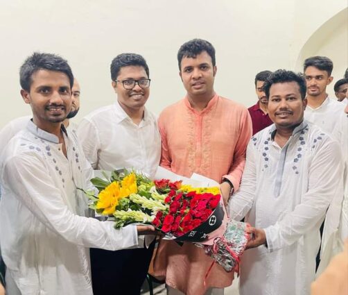 কেন্দ্রীয় ছাত্রলীগের সভাপতি,সাধারণ সম্পাদককে ফুলের শুভেচ্ছা