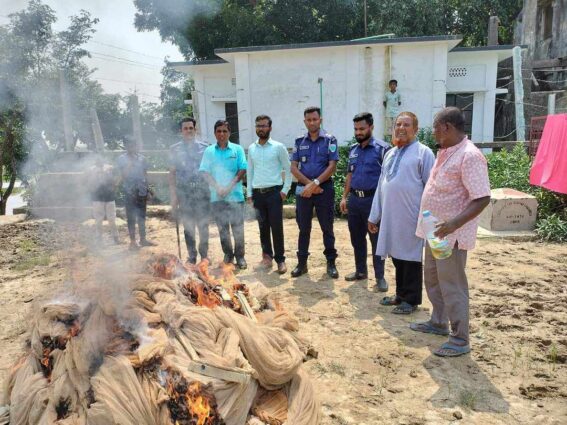 তাহিরপুরে অবৈধ কারেন্ট জাল আগুনে পুড়িয়ে ধংস