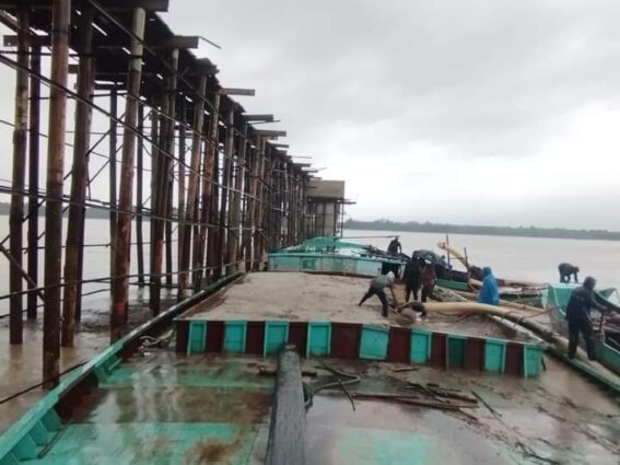 তাহিরপুর নির্মাণাধীন জাদুকাটা সেতুতে এক ড্রেজারেই ক্ষতি কোটি টাকা