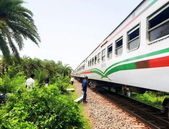বরেন্দ্র এক্সপ্রেস উত্তরবঙ্গের সঙ্গে রেল যোগাযোগ বন্ধ