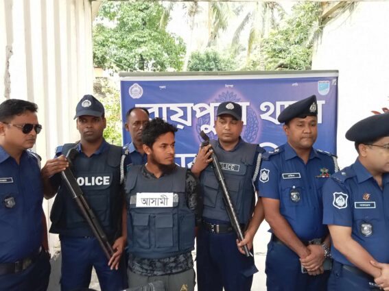 নরসিংদীতে অবৈধ অস্ত্র ও গুলিসহ যুবক গ্রেপ্তার 