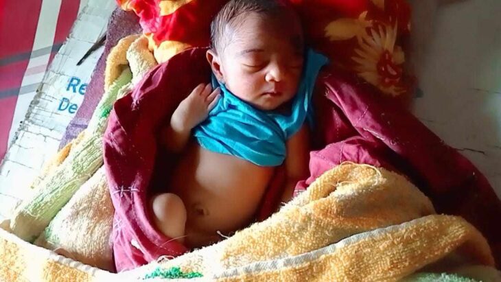 গৃহবধূর কোলে প্রেমিকের সন্তান,পলাতক প্রেমিক